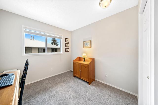 72 Kingsland Court Sw, Home with 3 bedrooms, 2 bathrooms and 2 parking in Calgary AB | Image 19