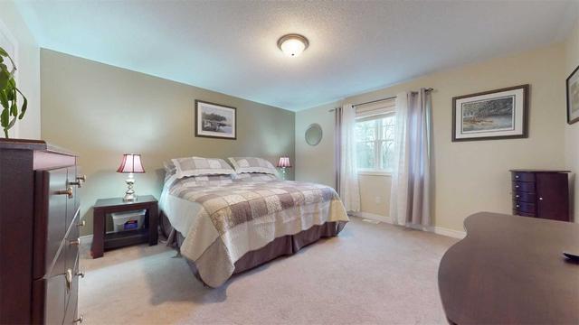 2 Peace Cres, House detached with 2 bedrooms, 3 bathrooms and 4 parking in Peterborough ON | Image 7