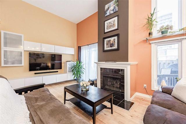 960 Warwick Crt, Townhouse with 3 bedrooms, 2 bathrooms and 2 parking in Burlington ON | Image 38