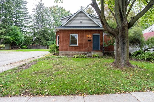 2383 Lakeshore Rd, House detached with 2 bedrooms, 1 bathrooms and 2 parking in Burlington ON | Image 1