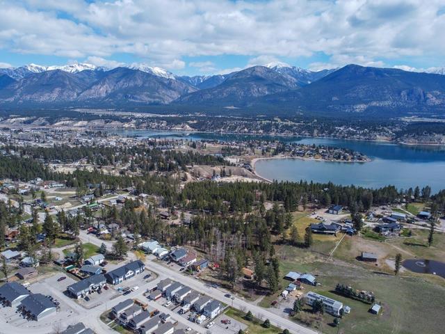 1 - 1311 Westside Park Drive, House attached with 3 bedrooms, 3 bathrooms and null parking in Invermere BC | Image 17
