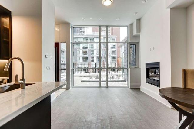 Th9 - 101 Erskine Ave, Townhouse with 3 bedrooms, 3 bathrooms and 1 parking in Toronto ON | Image 6