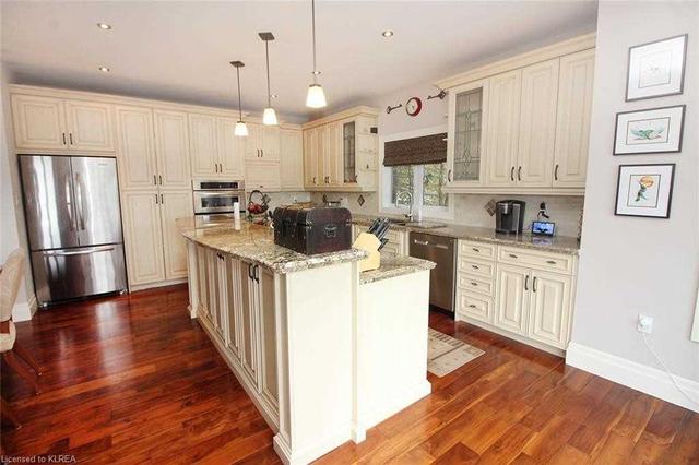 29 Duncombe Dr, House detached with 3 bedrooms, 3 bathrooms and 6 parking in Kawartha Lakes ON | Image 6