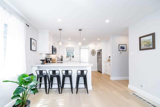 30 Varsity Rd, House semidetached with 3 bedrooms, 2 bathrooms and 5 parking in Toronto ON | Image 5