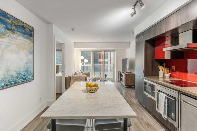 810 - 300 Front St W, Condo with 2 bedrooms, 2 bathrooms and 1 parking in Toronto ON | Image 1