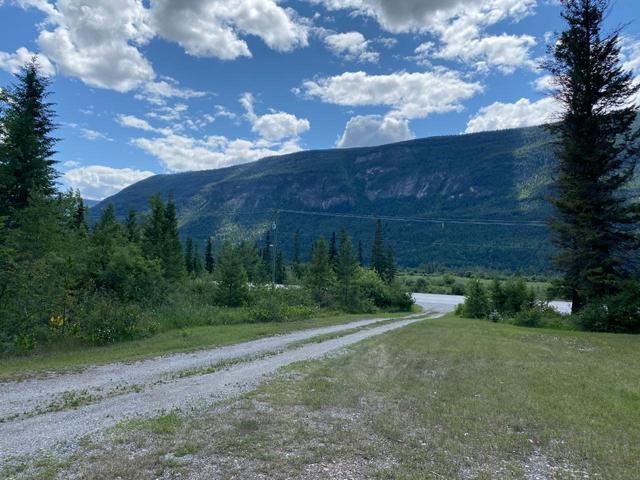 5313 Highway 95, House detached with 2 bedrooms, 2 bathrooms and null parking in Columbia Shuswap A BC | Image 13