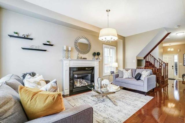 44 Richard Coulson Cres, House detached with 3 bedrooms, 3 bathrooms and 4 parking in Whitchurch Stouffville ON | Image 2