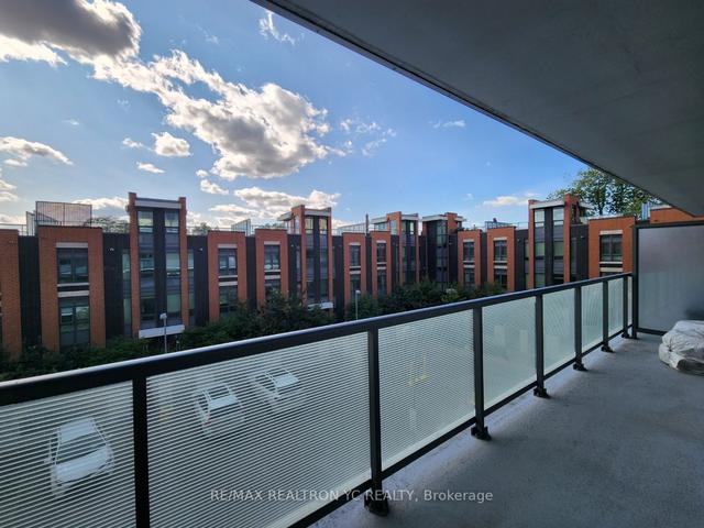 210 - 68 Canterbury Pl, Condo with 1 bedrooms, 2 bathrooms and 1 parking in Toronto ON | Image 6