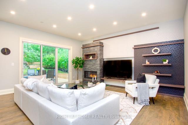 29 Leland Ave, House detached with 4 bedrooms, 5 bathrooms and 5 parking in Toronto ON | Image 4