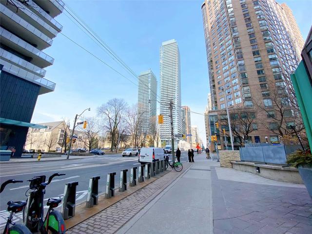 402 - 1001 Bay St, Condo with 1 bedrooms, 1 bathrooms and 0 parking in Toronto ON | Image 6