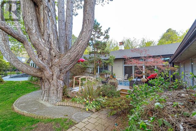 3098 Midland Rd, House detached with 4 bedrooms, 3 bathrooms and 8 parking in Oak Bay BC | Image 45
