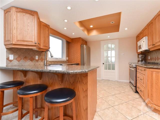 46 Grierson Lane, House detached with 5 bedrooms, 3 bathrooms and 12 parking in Ottawa ON | Image 9