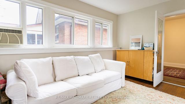 upper - 218 Rusholme Rd, House detached with 3 bedrooms, 2 bathrooms and 2 parking in Toronto ON | Image 8
