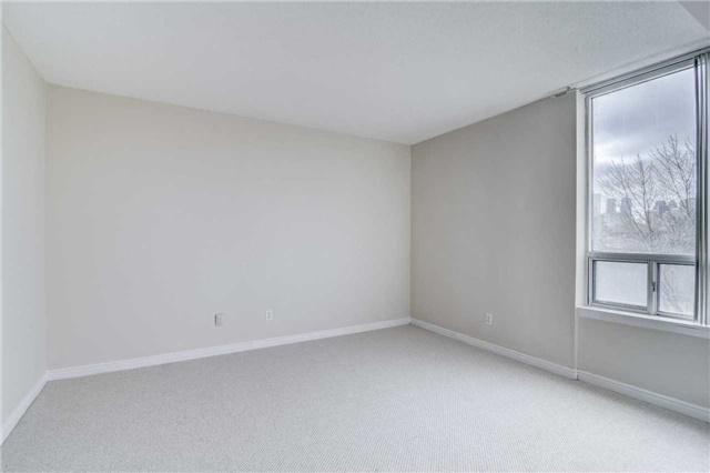 412 - 135 Hillcrest Ave, Condo with 2 bedrooms, 2 bathrooms and 1 parking in Mississauga ON | Image 9