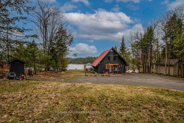 1096 Gravel Pit Rd W, House detached with 3 bedrooms, 2 bathrooms and 10 parking in Minden Hills ON | Image 2