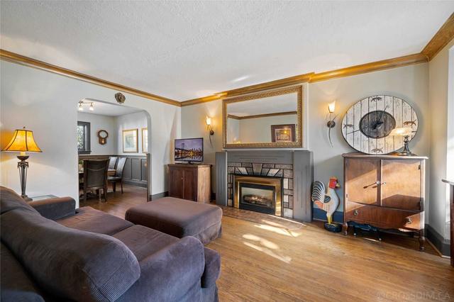 216 Brooke Ave, House detached with 3 bedrooms, 2 bathrooms and 4 parking in Toronto ON | Image 10