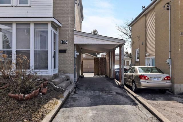 125 Chestnut Cres, House semidetached with 3 bedrooms, 2 bathrooms and 4 parking in Toronto ON | Image 20