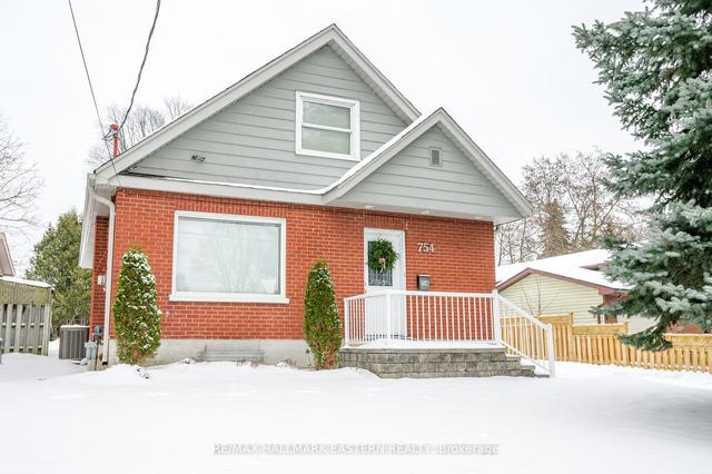 754 Chemong Rd, House attached with 3 bedrooms, 1 bathrooms and 4 parking in Peterborough ON | Image 23