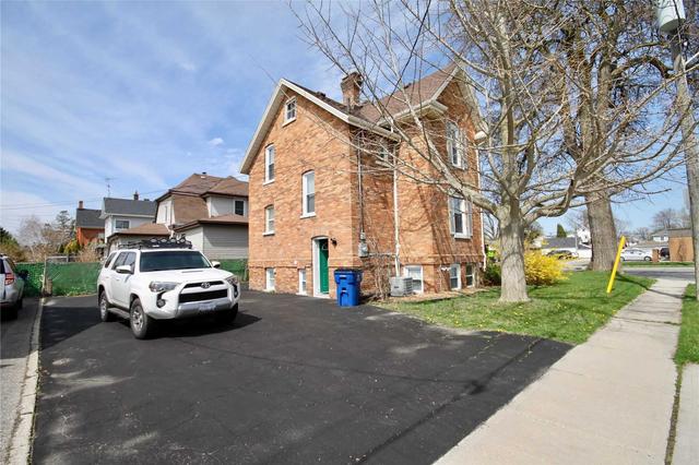 124 St Clair St W, House detached with 5 bedrooms, 3 bathrooms and 8 parking in Chatham Kent ON | Image 12