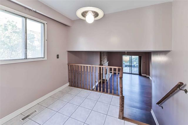 198 Robert Hicks Dr, House semidetached with 4 bedrooms, 3 bathrooms and 5 parking in Toronto ON | Image 2