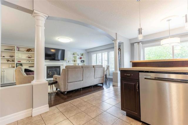 62 Walker Way, Townhouse with 3 bedrooms, 4 bathrooms and 4 parking in Guelph ON | Image 4