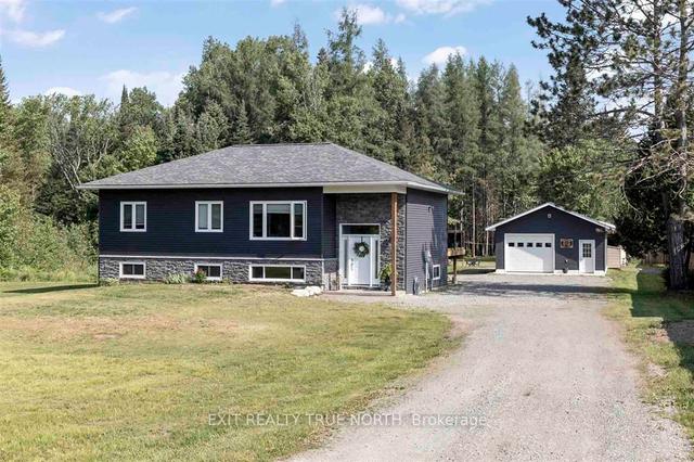 512 Old Hwy 17 N, House detached with 3 bedrooms, 2 bathrooms and 10 parking in Sault Ste. Marie ON | Image 1