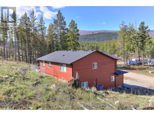 7105 Dunwaters Road, House detached with 4 bedrooms, 2 bathrooms and 4 parking in Central Okanagan West BC | Image 3