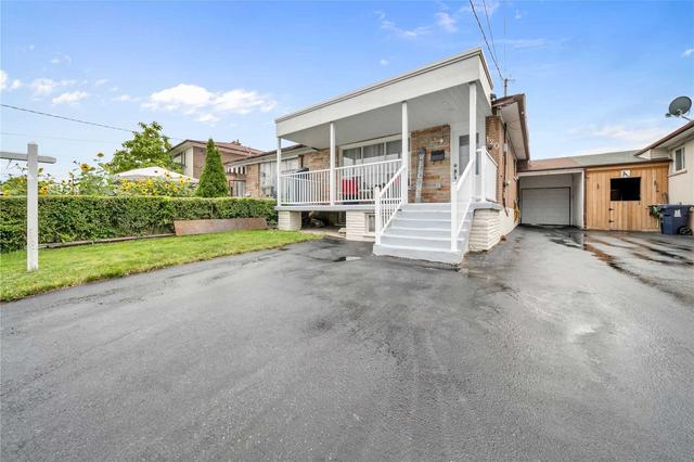120 Cherrylawn Ave, House semidetached with 3 bedrooms, 3 bathrooms and 6 parking in Toronto ON | Image 12