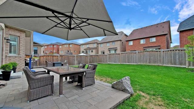 863 Memorial Circ, House detached with 4 bedrooms, 4 bathrooms and 6 parking in Newmarket ON | Image 26