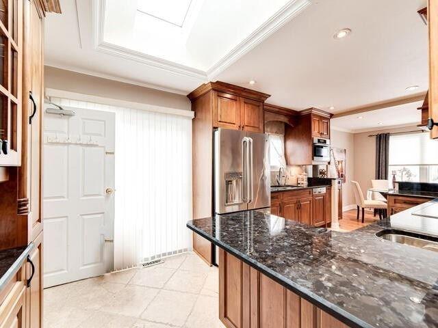 925 Krosno Blvd, House detached with 4 bedrooms, 3 bathrooms and 7 parking in Pickering ON | Image 3