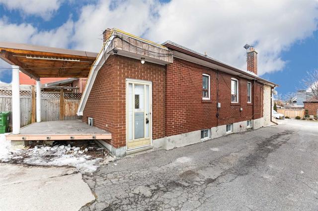 176 Schell Ave, House detached with 2 bedrooms, 2 bathrooms and 5 parking in Toronto ON | Image 24