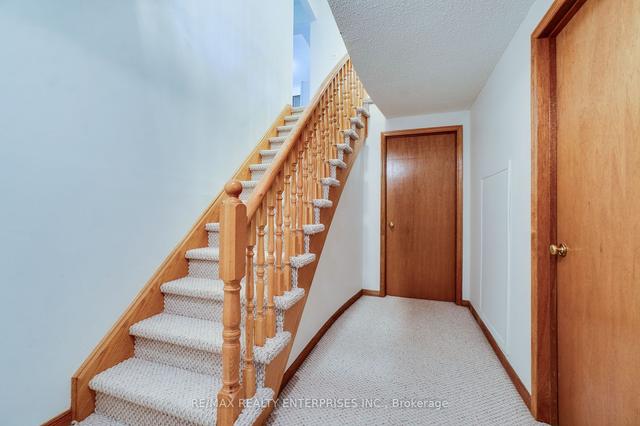6 Kingfisher Crt, House detached with 3 bedrooms, 2 bathrooms and 6 parking in Brampton ON | Image 25