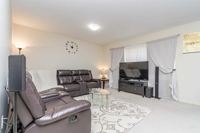 11 Senior Cres, House attached with 3 bedrooms, 2 bathrooms and 3 parking in Cambridge ON | Image 2