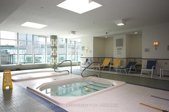 1004 - 18 Harbour St, Condo with 1 bedrooms, 1 bathrooms and 1 parking in Toronto ON | Image 11