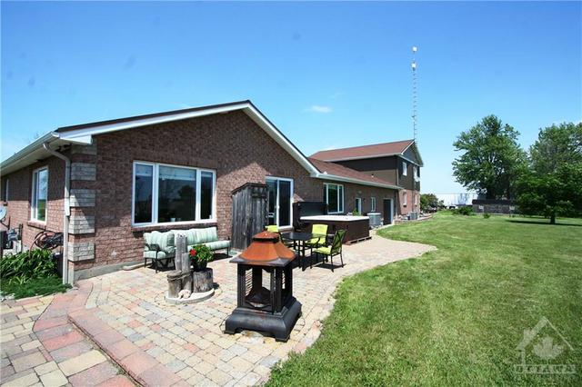11060 County 3 Road, House detached with 3 bedrooms, 5 bathrooms and 12 parking in North Dundas ON | Image 24
