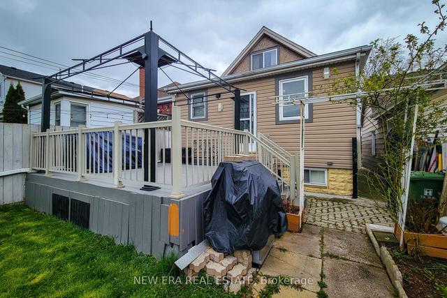 110 Graham Ave N, House detached with 3 bedrooms, 3 bathrooms and 2 parking in Hamilton ON | Image 34