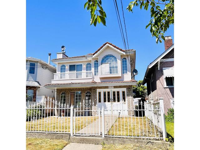 1057 E 14th Avenue, House detached with 5 bedrooms, 4 bathrooms and null parking in Vancouver BC | Card Image