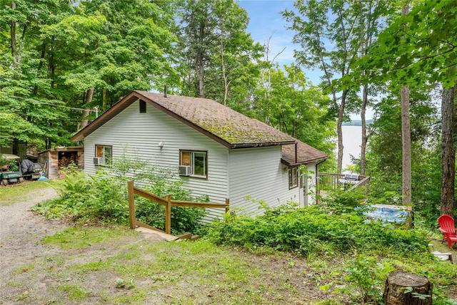 1138 Miskwabi Lake Rd, House detached with 2 bedrooms, 1 bathrooms and 12 parking in Dysart et al ON | Image 12