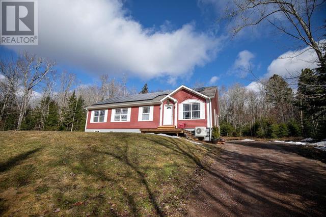 17980 Highway 2, House detached with 3 bedrooms, 2 bathrooms and null parking in Cumberland, Subd. B NS | Image 2