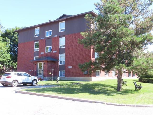 20 - 6 Charlotte Place, Condo with 2 bedrooms, 1 bathrooms and 1 parking in Brockville ON | Image 23