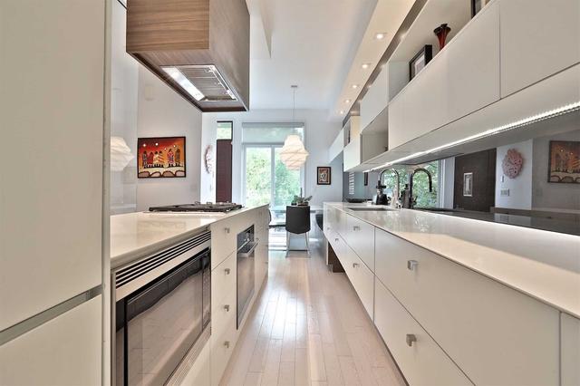 211 Claremont St, House attached with 3 bedrooms, 3 bathrooms and 1 parking in Toronto ON | Image 19