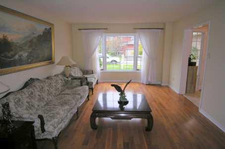 104 Warner Dr, House detached with 4 bedrooms, 4 bathrooms and 5 parking in Oakville ON | Image 2