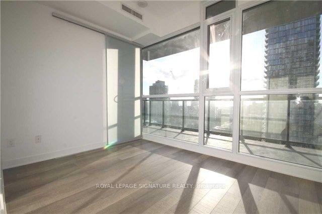 2212 - 290 Adelaide St W, Condo with 1 bedrooms, 1 bathrooms and 0 parking in Toronto ON | Image 2