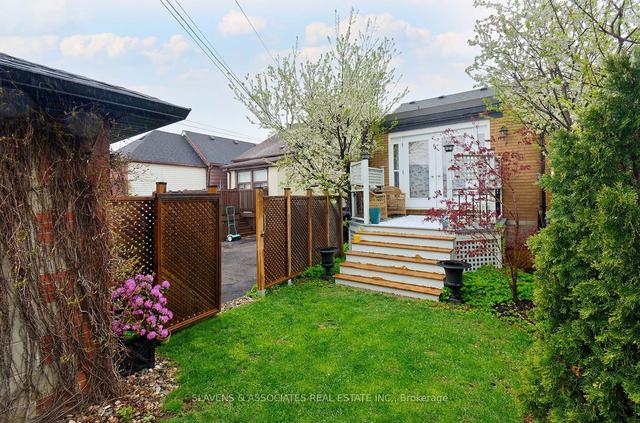 100 Belgravia Ave, House detached with 3 bedrooms, 1 bathrooms and 1 parking in Toronto ON | Image 17