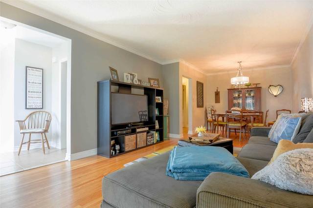 132 Grandravine Dr, House semidetached with 3 bedrooms, 2 bathrooms and 4 parking in Toronto ON | Image 12