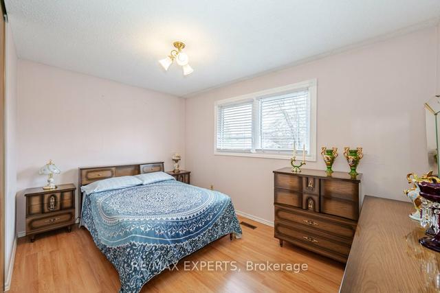 58 Centre St N, House detached with 4 bedrooms, 3 bathrooms and 6 parking in Brampton ON | Image 6