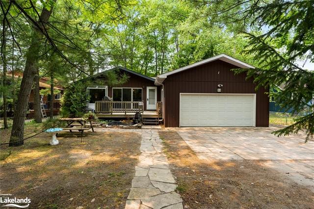 98 24th Street N, House detached with 3 bedrooms, 1 bathrooms and null parking in Wasaga Beach ON | Image 1