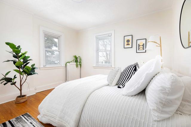 31 Poyntz Ave, House detached with 3 bedrooms, 2 bathrooms and 8 parking in Toronto ON | Image 3