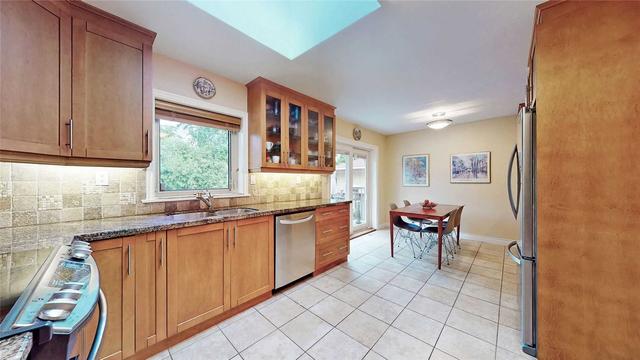 27 Regency Sq, House detached with 4 bedrooms, 3 bathrooms and 5 parking in Toronto ON | Image 40