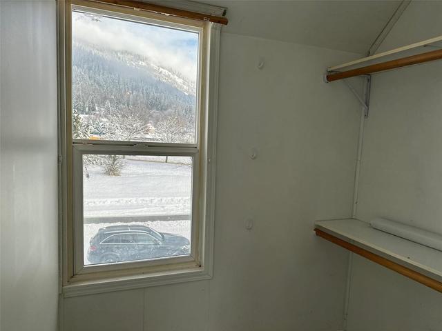 415 Second Street, E, House detached with 2 bedrooms, 1 bathrooms and 4 parking in Revelstoke BC | Image 9